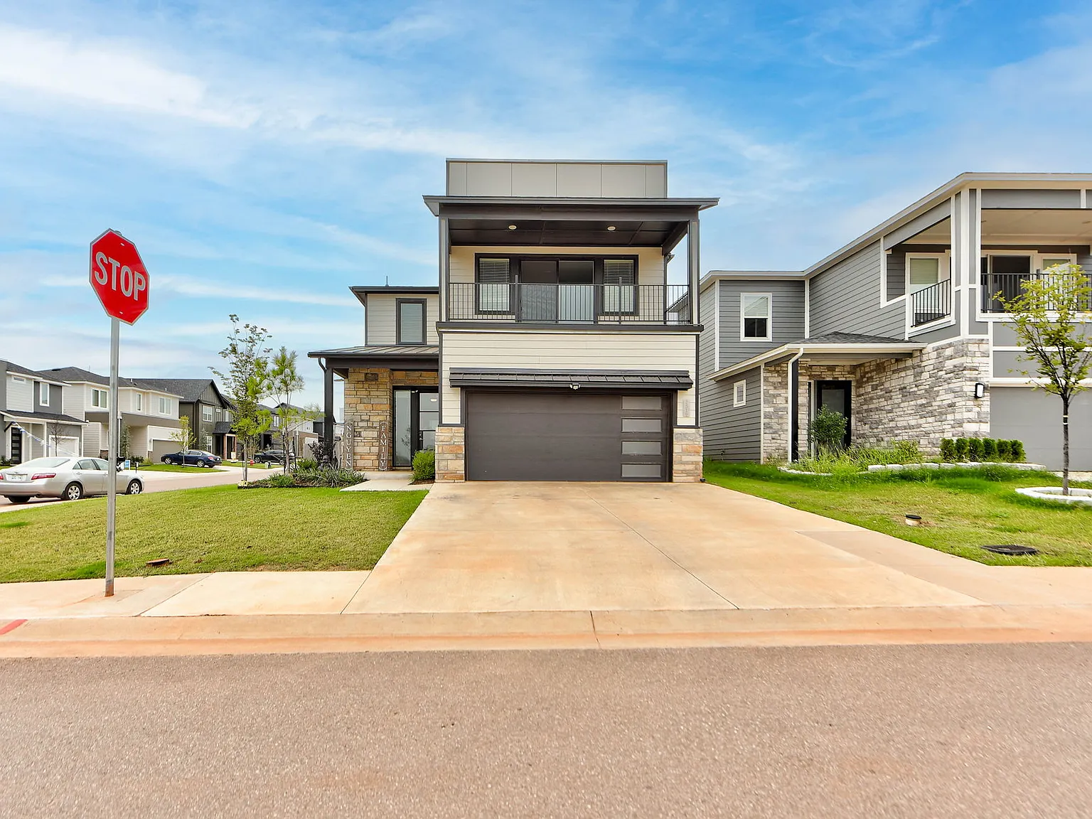 4 bed, 2.5 bath, 1977 sqft, $3,490 — Photo 3