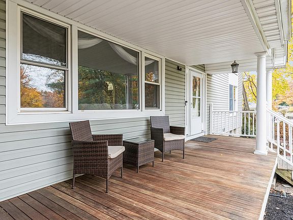 4th image of 37 Averly Pl