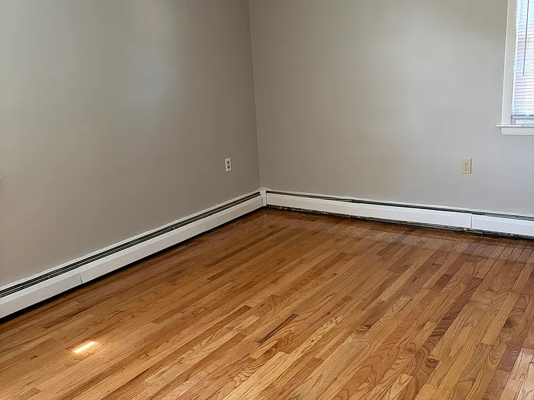 990 N Warren St — Photo 4