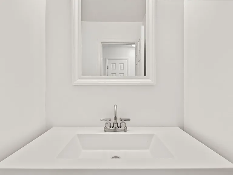 Barbara Manor — Photo 35