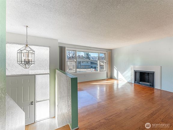 4th image of 213 Broadmoor Street NW