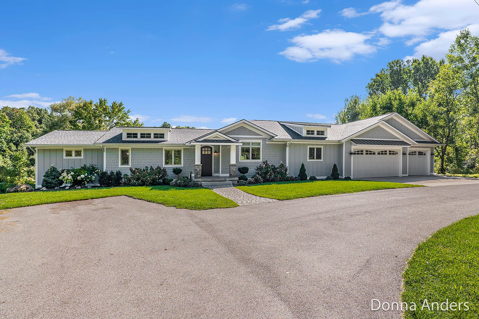 8824 Algoma Ave NE photo 1