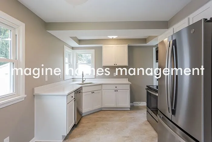1952 Miriam Ave — Photo 6