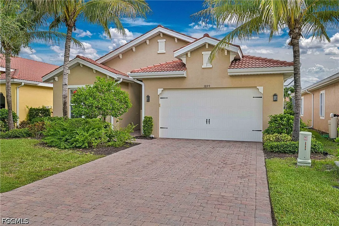 3 bed, 2.0 bath, 1983 sqft, $2,800 — Photo 2