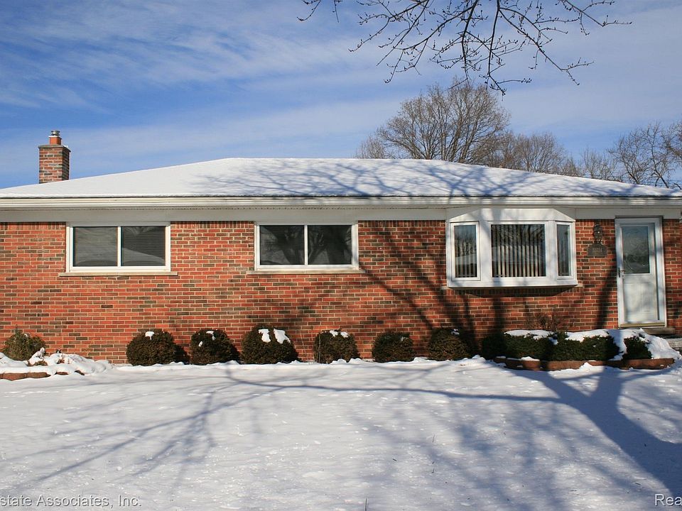 1st image of 32724 Hees St