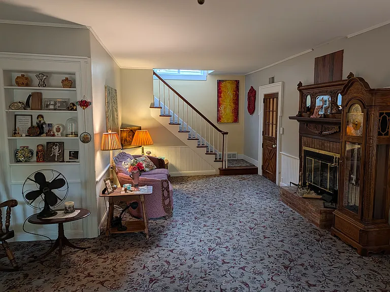500 E Broad St — Photo 17