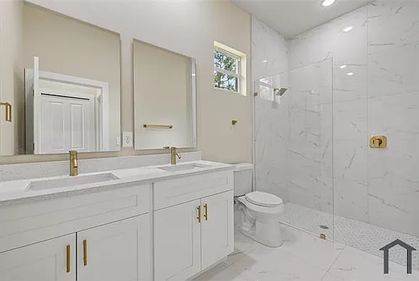 4 bed, $2,300 — Photo 4