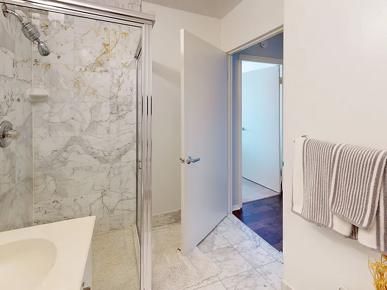 10 West Apartments — Photo 14