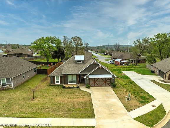 3rd image of 2502 Mimosa St