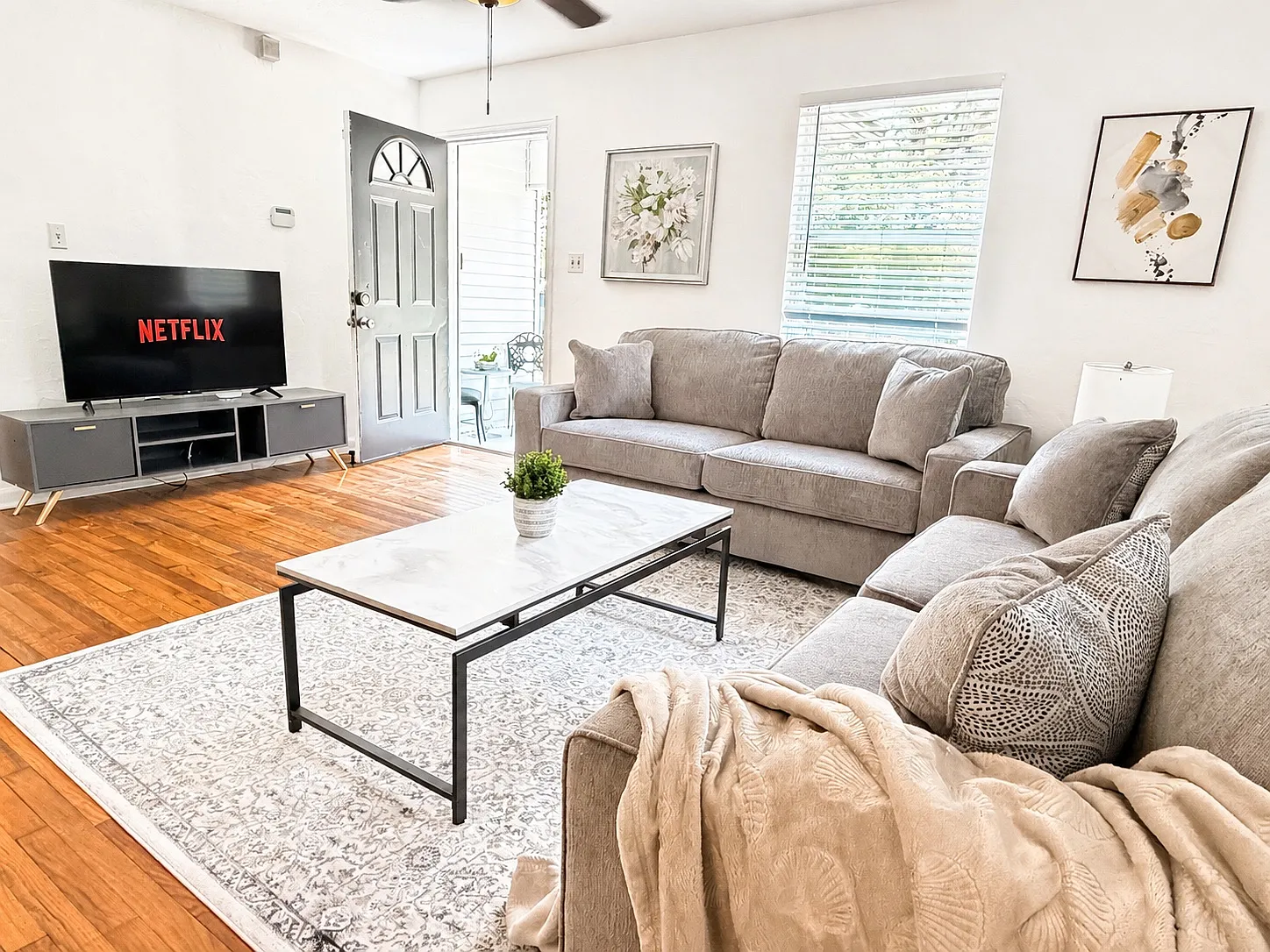 2 bed, 1044 sqft, $2,300 — Photo 1