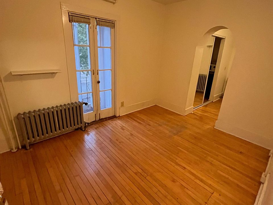 1st image of 240 W Lakelawn Pl #10904368