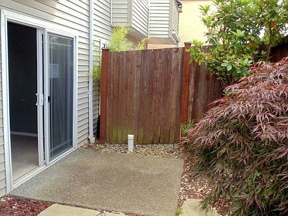 Patio / Sliding door entry