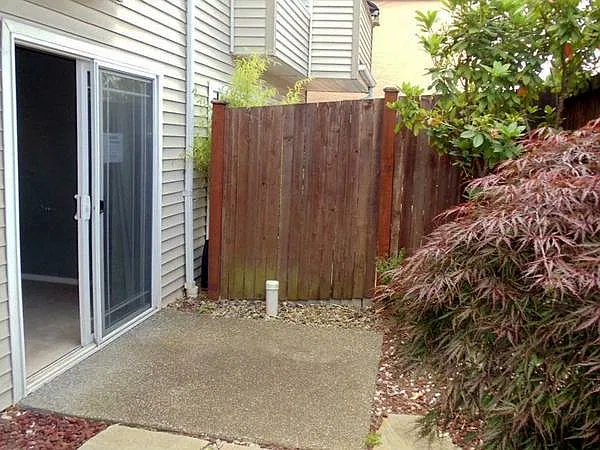 Patio / Sliding door entry