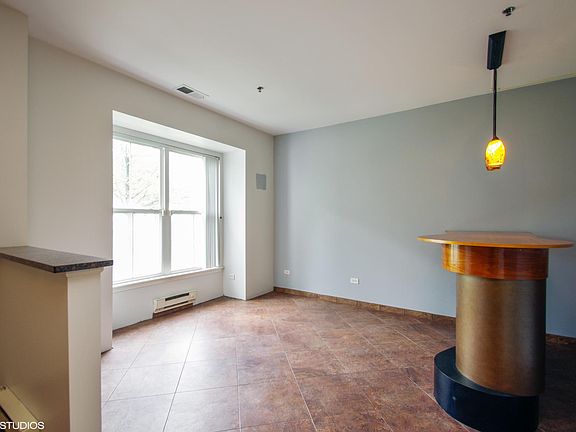 2nd image of 4712 N Lamon Ave #H