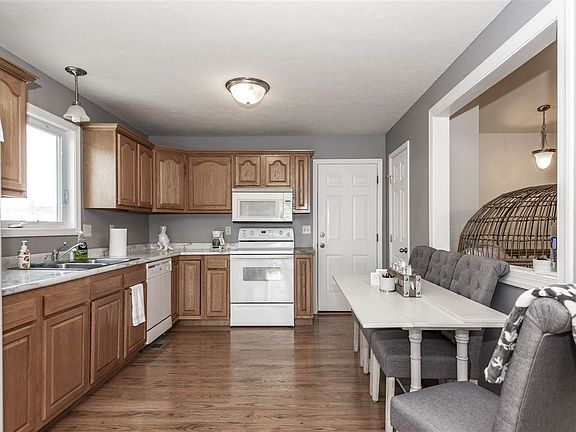 5th image of 2720 Valley Dr