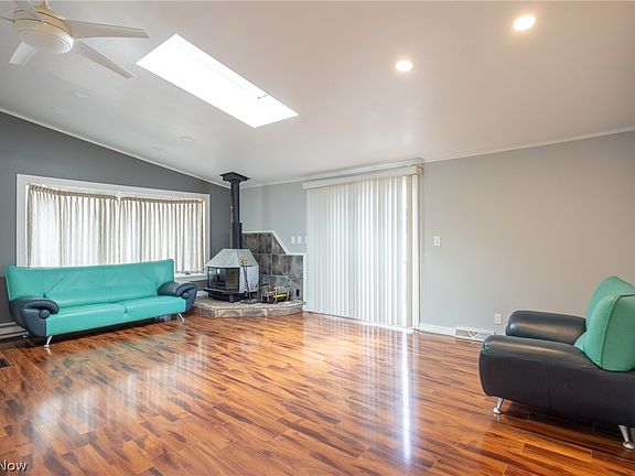 5th image of 1668 Chelmsford Rd