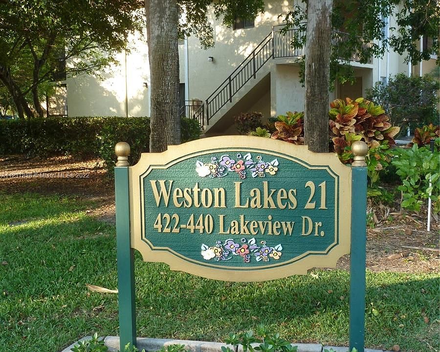 1st image of 440 Lakeview Dr APT 203