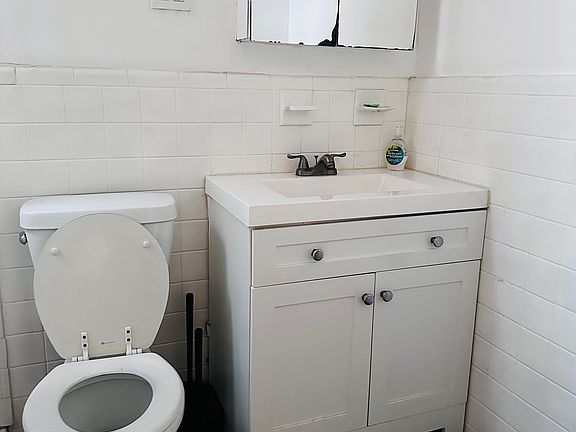3rd image of 3450 John F Kennedy Blvd APT 3
