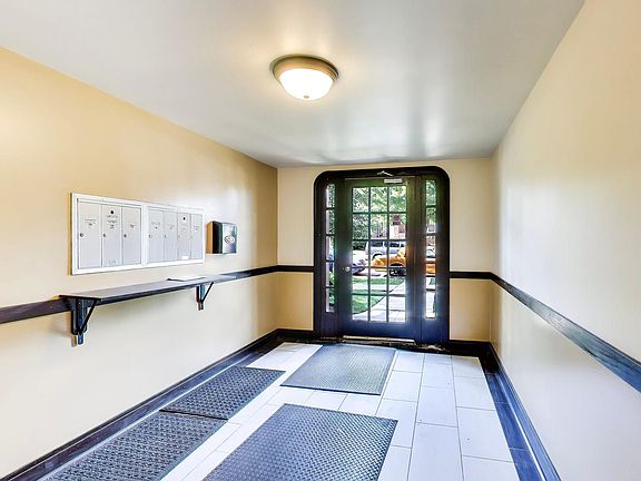 3rd image of 4857 W Roscoe St #1