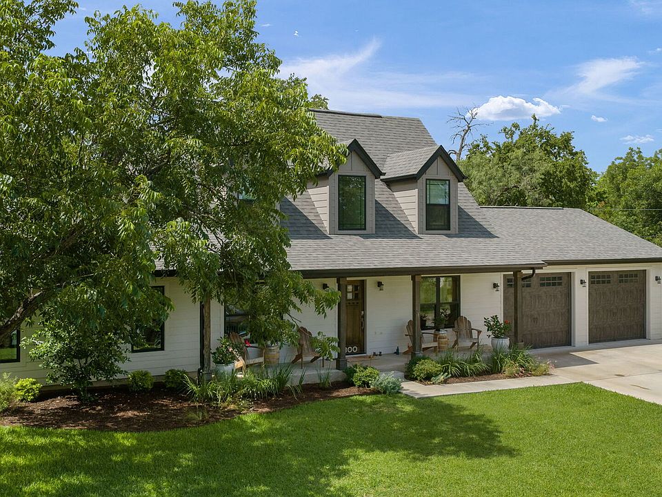 1st image of 300 E BLUEBONNET LN
