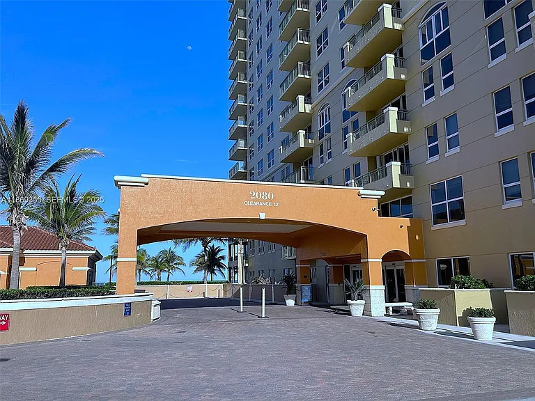 2080 S Ocean Dr #Penthouse 3 — Photo 35