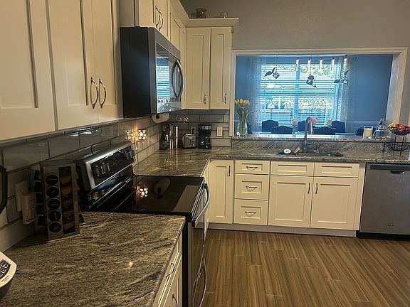 4th image of 651 Birgham Pl