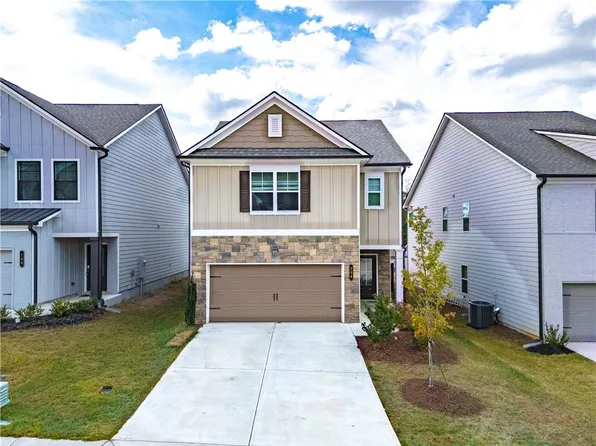 258 Station Overlook Dr, Auburn, GA 30011