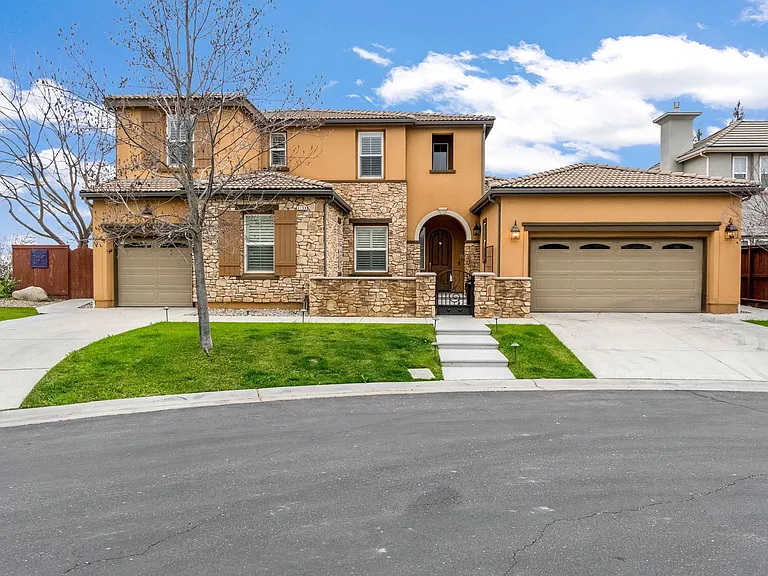 4199 N Quail Xing — Photo 1
