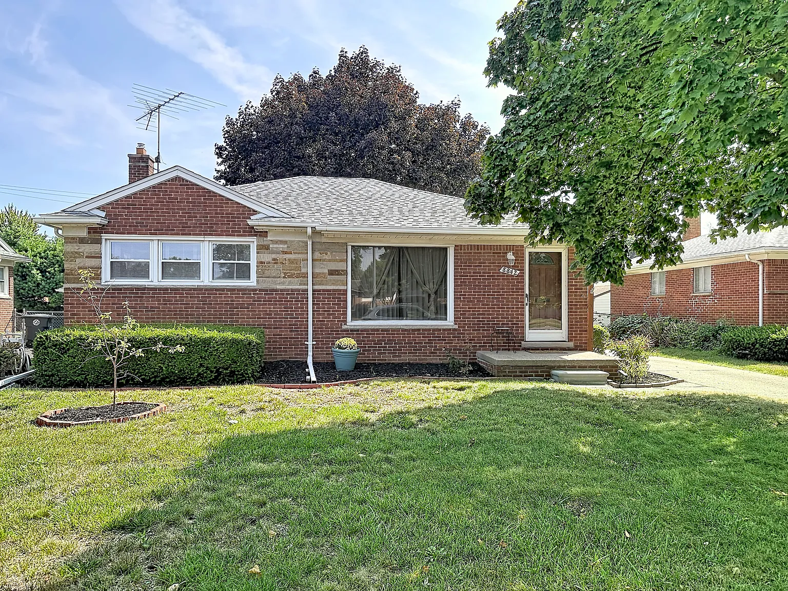 3 bed, 1100 sqft, $2,200 — Photo 1