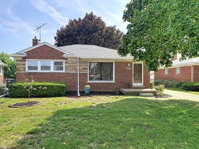 8842 Merriman Rd, Livonia, MI, 48150