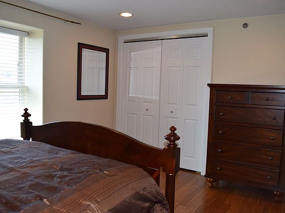 2nd image of 300 Historic 66 E APT 4