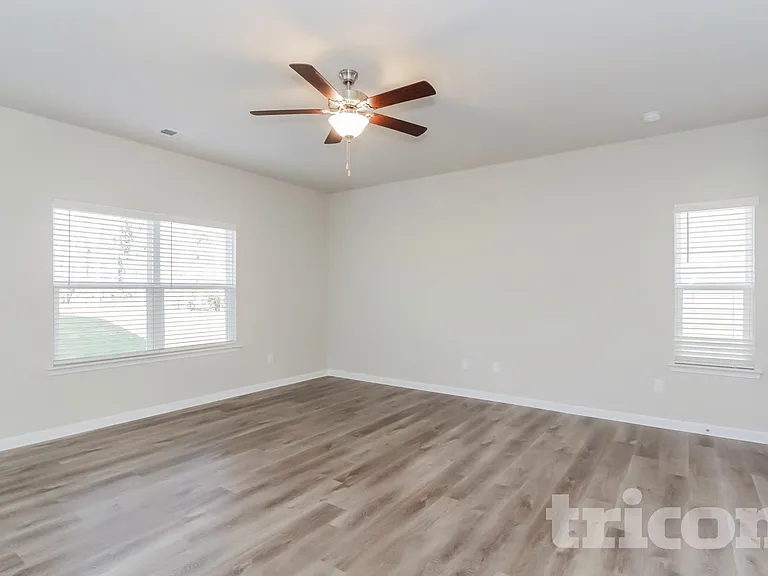 111 Spring Knoll Dr — Photo 2