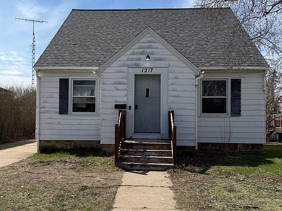 2nd image of 1217 Stoughton Ave