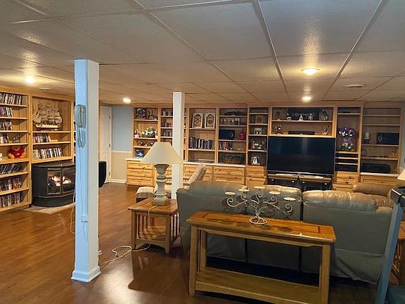 3rd image of 166 Evergreen Dr