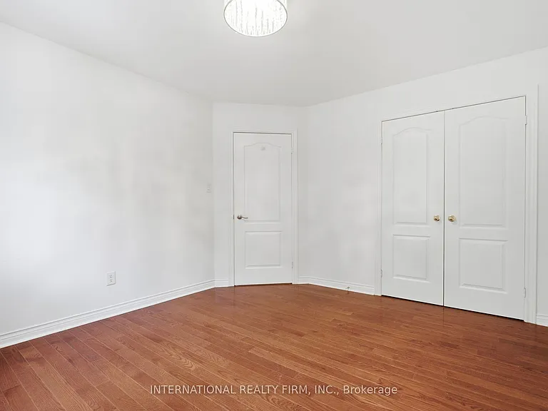 68 Old Orchard Cres — Photo 38