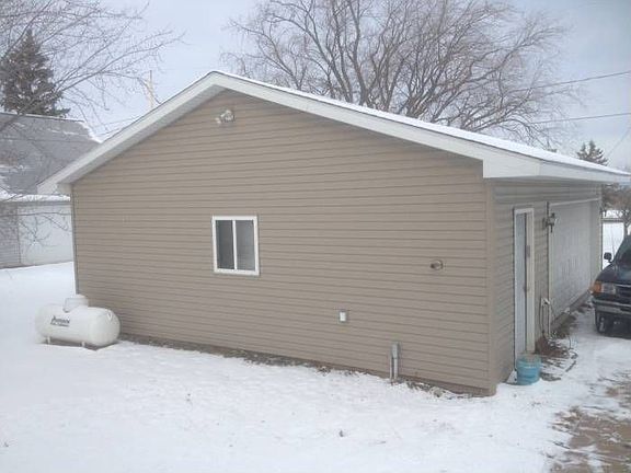 spacious 4 car garage