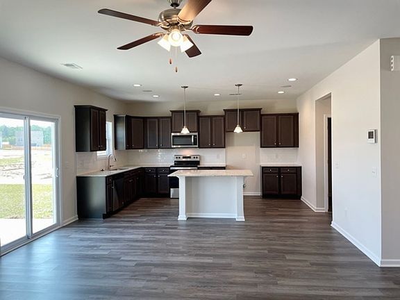 3rd image of 5 Spinney Ct