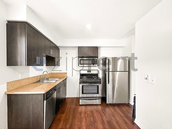 2nd image of 843 S Ardmore Ave APT 204