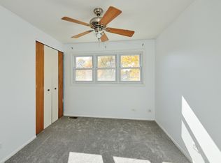 1613 Hartmann Dr, Schaumburg, IL 60193
