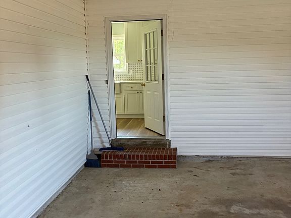 2nd image of 5870 Chestnut Bluff Rd