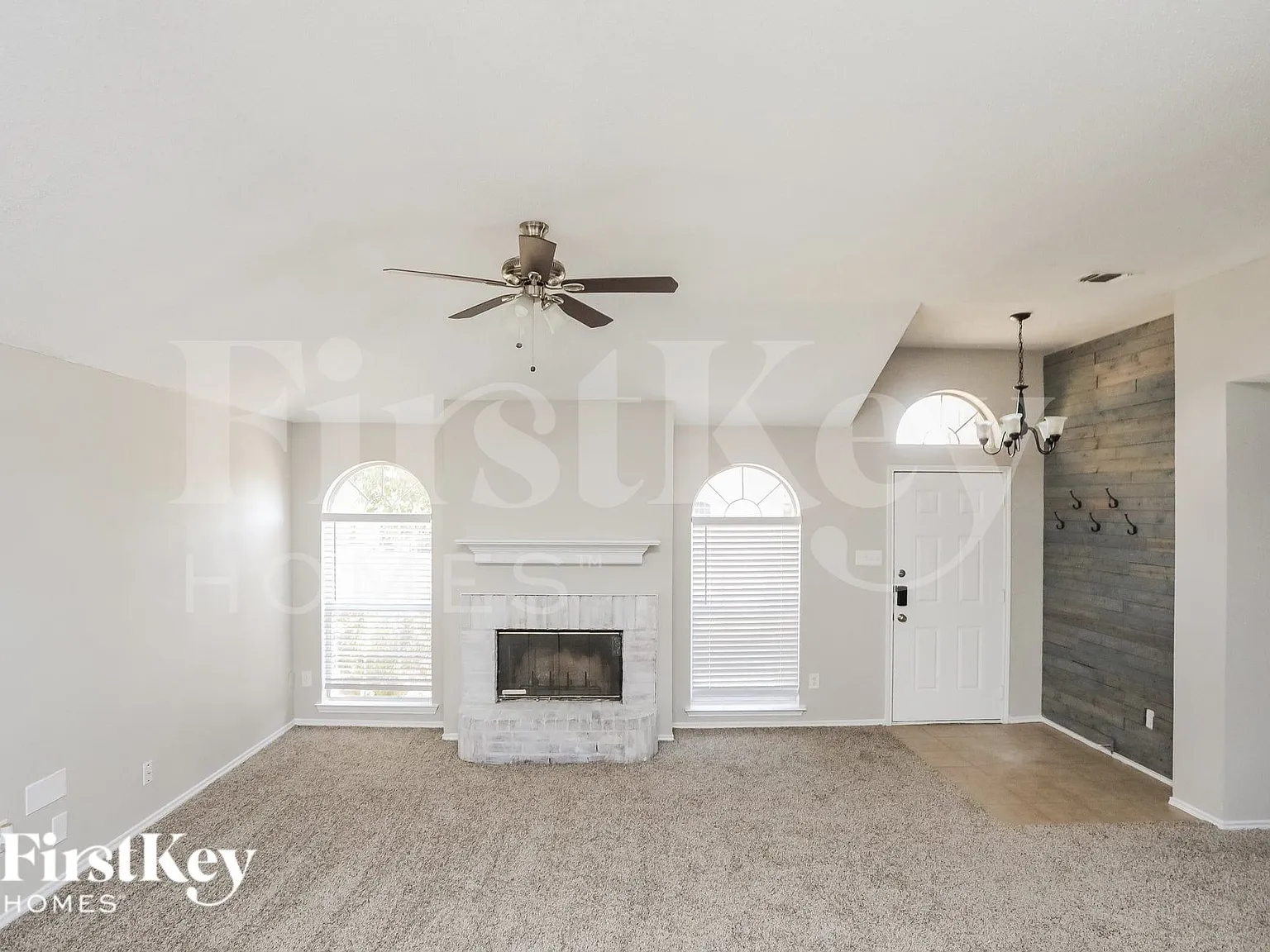 3 bed, 2.0 bath, 2020 sqft, $2,325 — Photo 2
