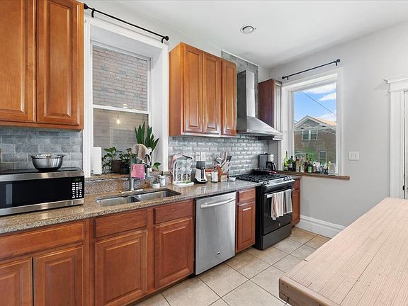 4th image of 5783 Waterman Blvd