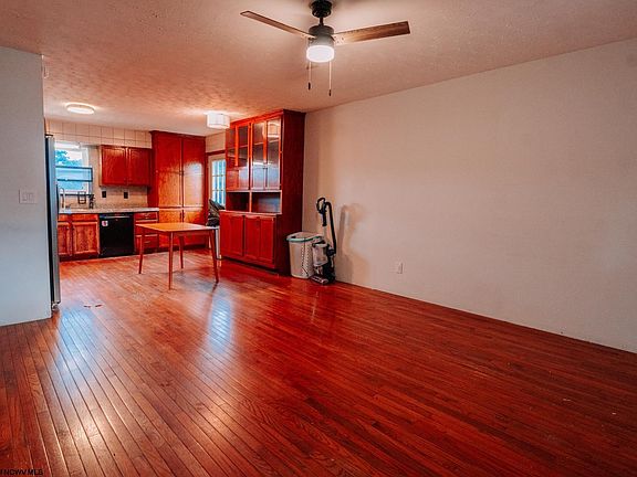 4th image of 12 Goldenrod Ln