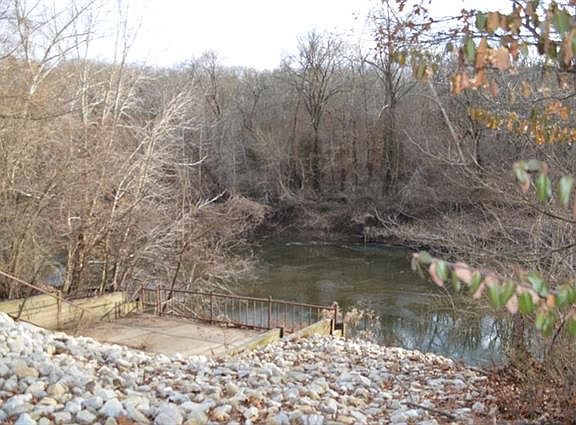 3rd image of 924 Hanneken Acres