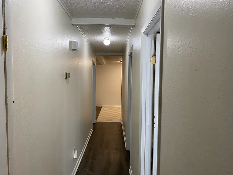 2907 Karen — Photo 4
