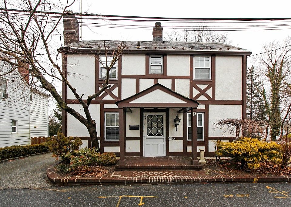 1st image of 5 Lee Ct W