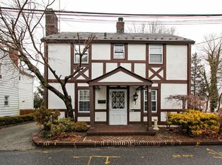 5 Lee Ct W, Great Neck, NY 11024