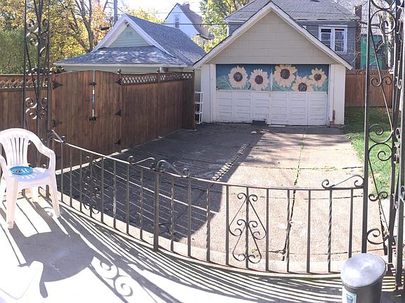 2nd image of 272 Baynes St #1