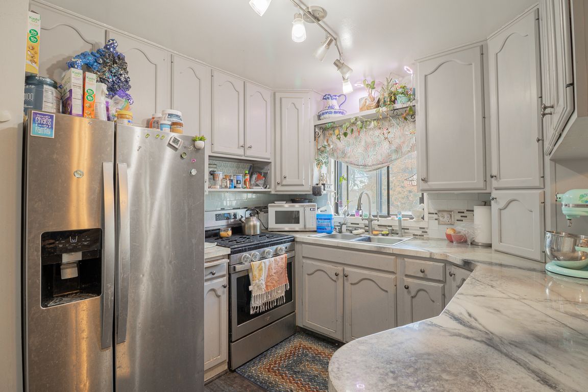 next background image