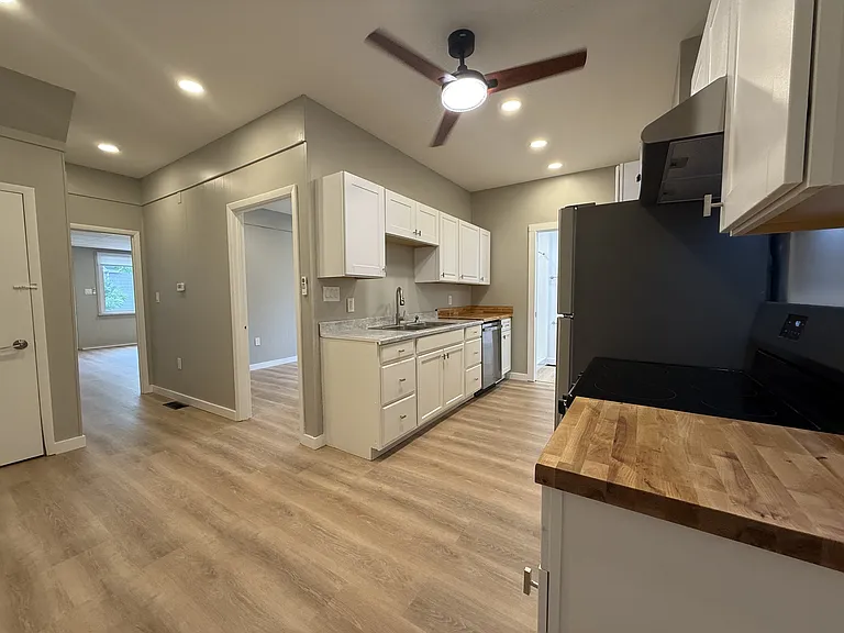 403 Wall Ave #AVENUE1 — Photo 8